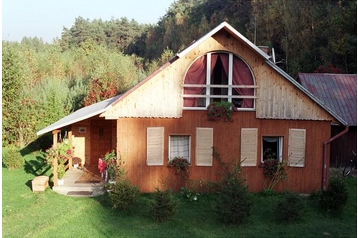 Polonia Privát Ulanów, Exterior